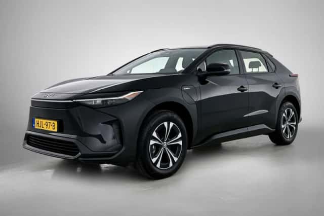 Toyota bZ4X (2025) thumbnail 1