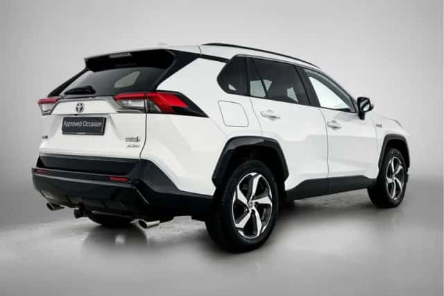 Toyota RAV4 (2022) thumbnail 2