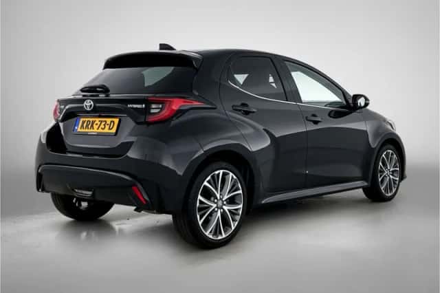 Toyota Yaris (2023) thumbnail 2