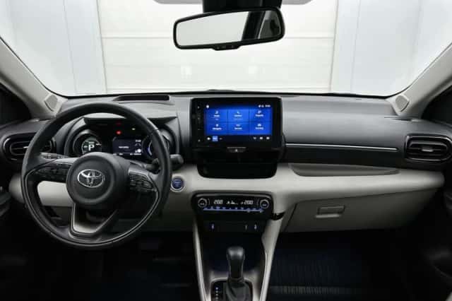 Toyota Yaris (2023) thumbnail 4