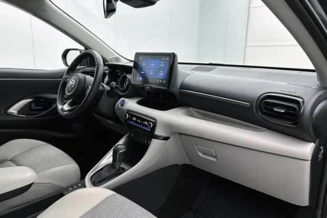 Toyota Yaris (2023) thumbnail 6