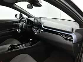 Toyota C-HR (2022) thumbnail 6