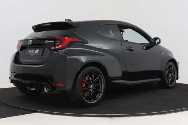 Toyota Yaris (2025) thumbnail 2