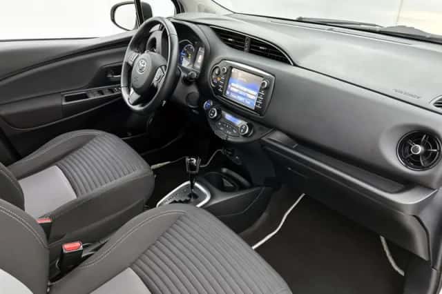 Toyota Yaris (2017) thumbnail 6