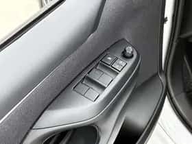 Toyota Yaris (2023) thumbnail 21