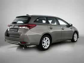 Toyota Auris (2018) thumbnail 2