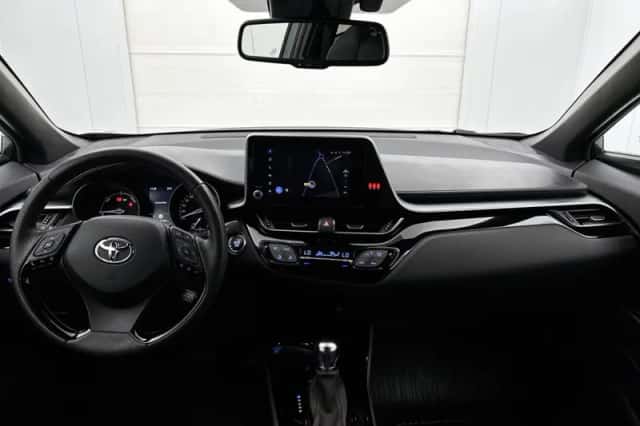 Toyota C-HR (2024) thumbnail 4