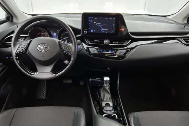 Toyota C-HR (2022) thumbnail 4