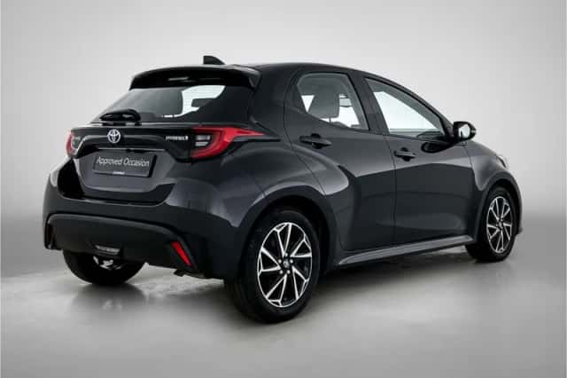 Toyota Yaris (2022) thumbnail 2