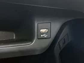 Toyota C-HR (2020) thumbnail 24