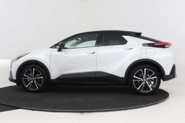 Toyota C-HR (2026) thumbnail 3