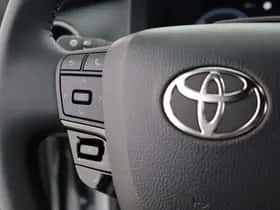 Toyota C-HR (2025) thumbnail 8