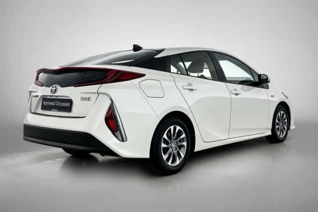 Toyota Prius (2018) thumbnail 2