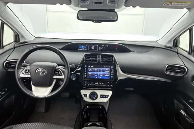 Toyota Prius (2018) thumbnail 4