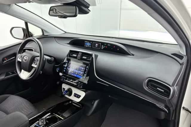 Toyota Prius (2018) thumbnail 6