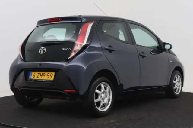 Toyota Aygo (2015) thumbnail 2