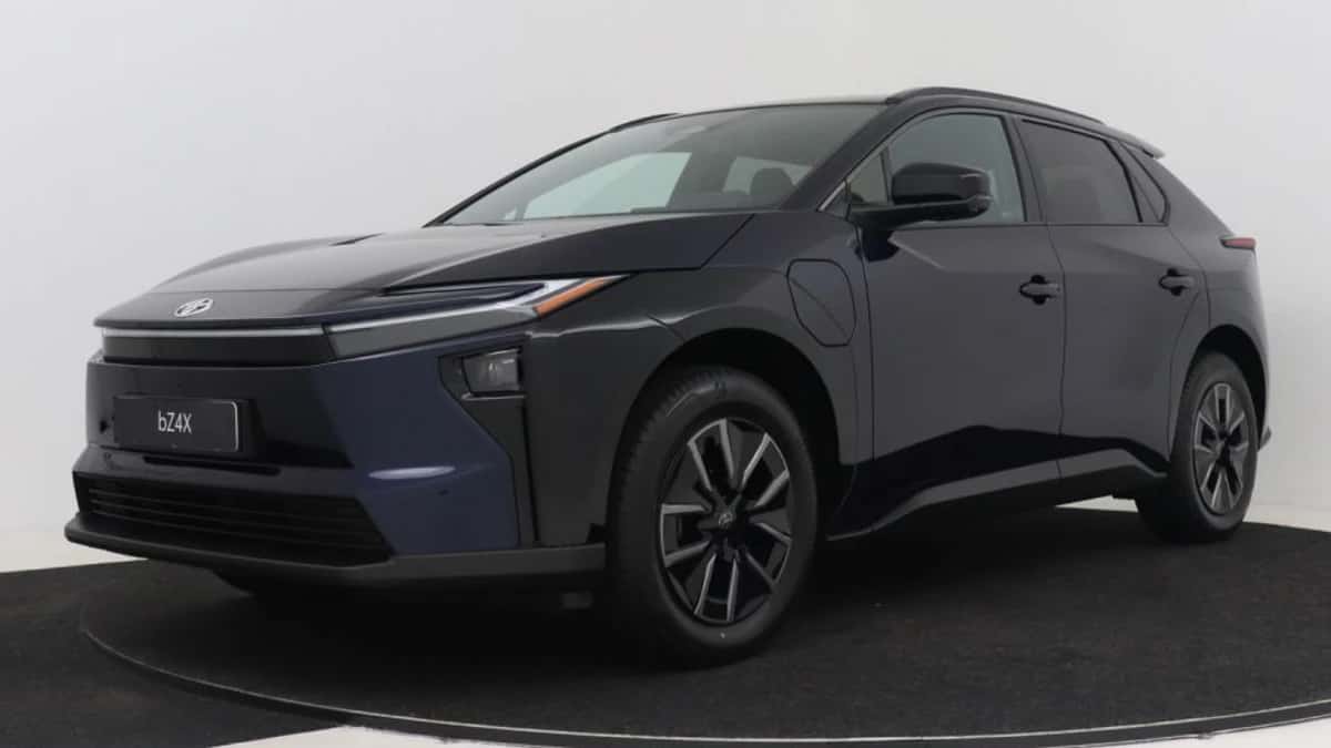 Toyota bZ4X (2026) — foto 1