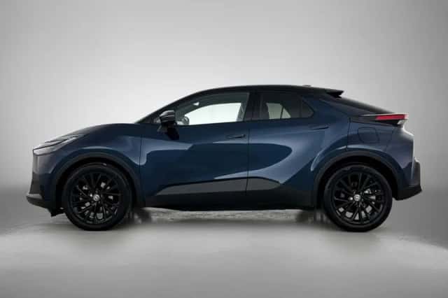 Toyota C-HR (2025) thumbnail 3