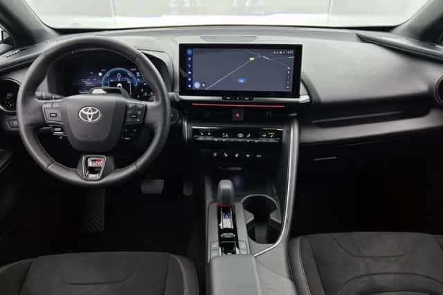 Toyota C-HR (2025) thumbnail 4