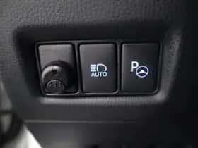 Toyota C-HR (2021) thumbnail 13