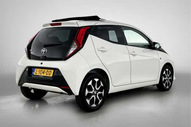 Toyota Aygo (2021) thumbnail 2