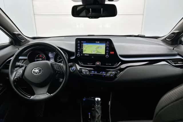 Toyota C-HR (2021) thumbnail 4