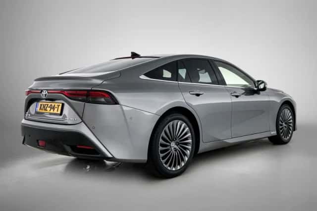 Toyota Mirai (2023) thumbnail 2