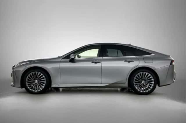 Toyota Mirai (2023) thumbnail 3