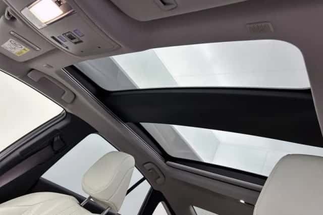 Toyota Mirai (2023) thumbnail 4