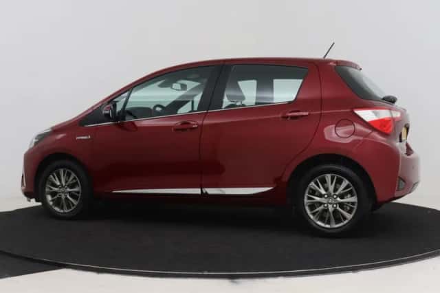 Toyota Yaris (2018) thumbnail 3
