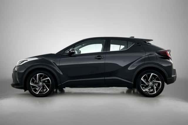 Toyota C-HR (2022) thumbnail 3