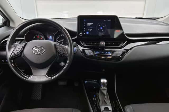 Toyota C-HR (2022) thumbnail 4