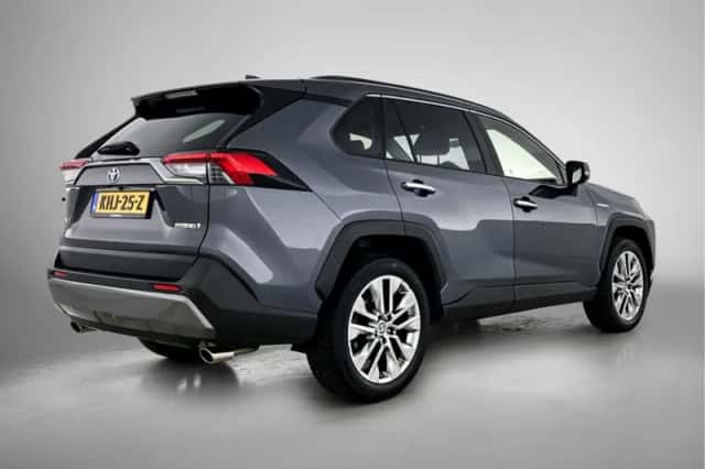 Toyota RAV4 (2021) thumbnail 2
