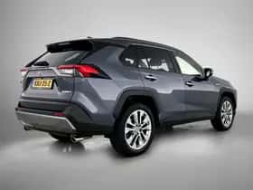 Toyota RAV4 (2021) thumbnail 2