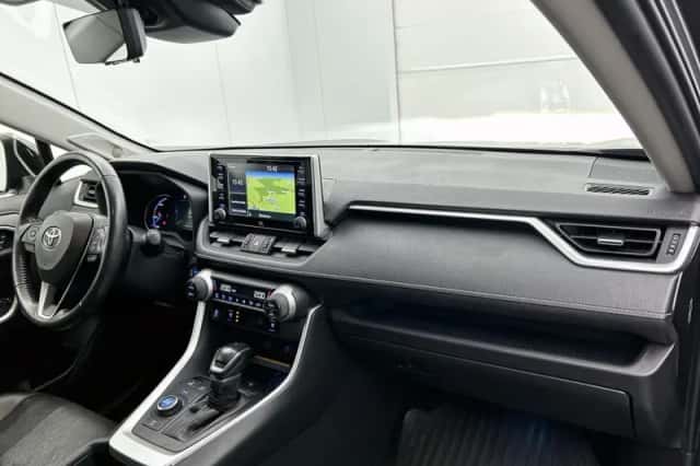 Toyota RAV4 (2021) thumbnail 6