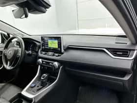 Toyota RAV4 (2021) thumbnail 6