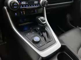 Toyota RAV4 (2021) thumbnail 10