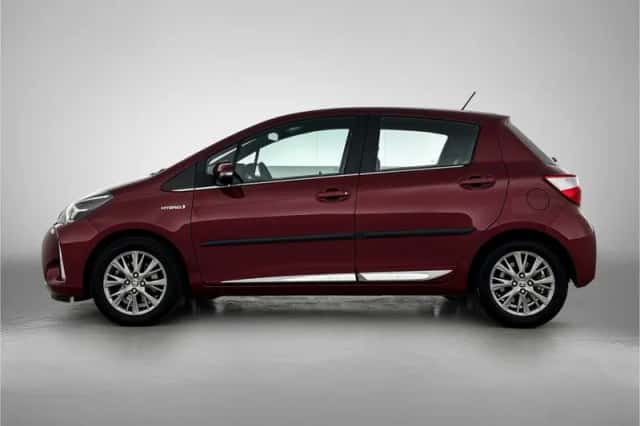 Toyota Yaris (2018) thumbnail 3