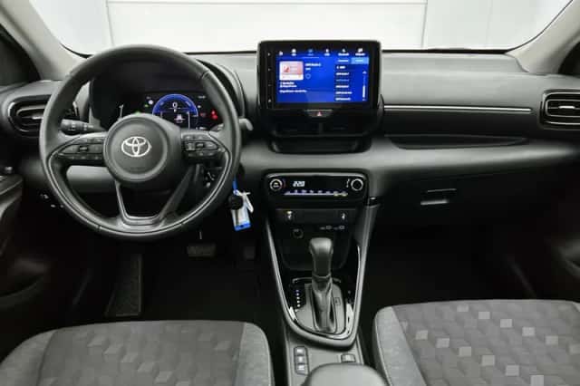 Toyota Yaris (2025) thumbnail 4