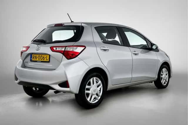 Toyota Yaris (2018) thumbnail 2