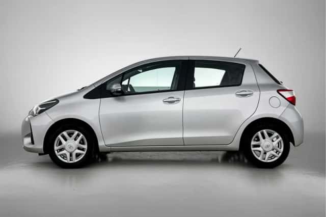 Toyota Yaris (2018) thumbnail 3