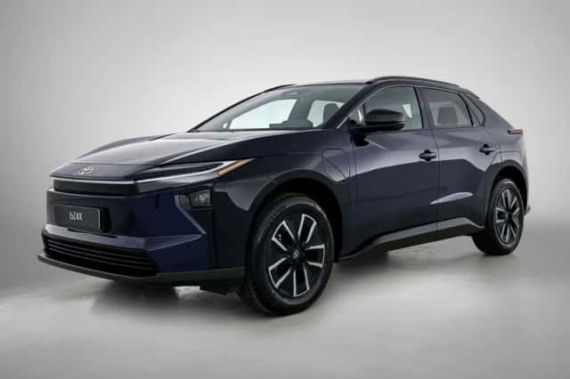 Toyota bZ4X (2026) thumbnail 1
