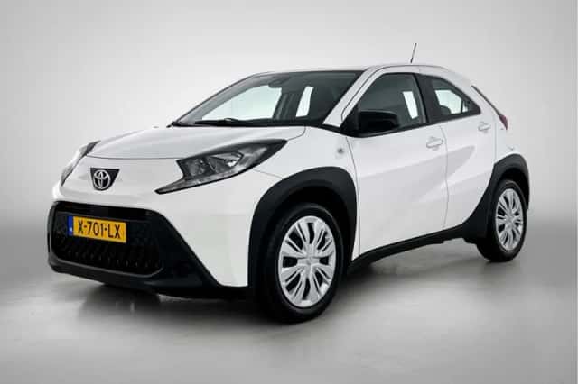 Toyota Aygo (2023) thumbnail 1