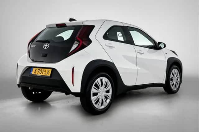 Toyota Aygo (2023) thumbnail 2