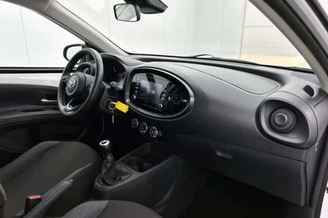 Toyota Aygo (2023) thumbnail 6