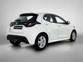 Toyota Yaris (2021) thumbnail 2
