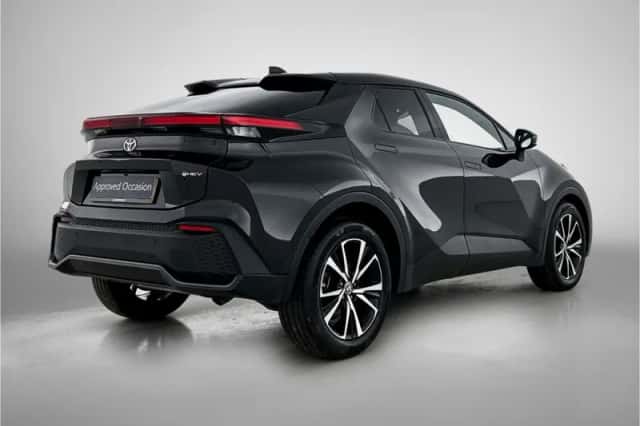 Toyota C-HR (2024) thumbnail 2