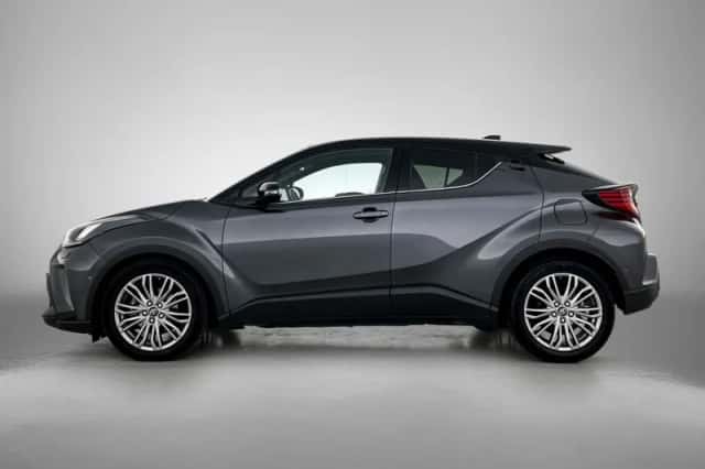 Toyota C-HR (2023) thumbnail 3
