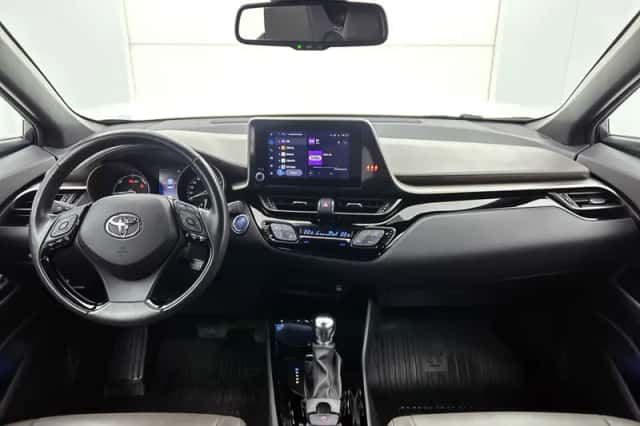 Toyota C-HR (2023) thumbnail 4
