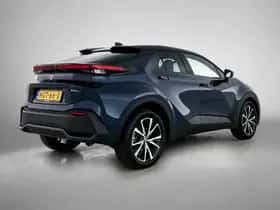 Toyota C-HR (2025) thumbnail 2